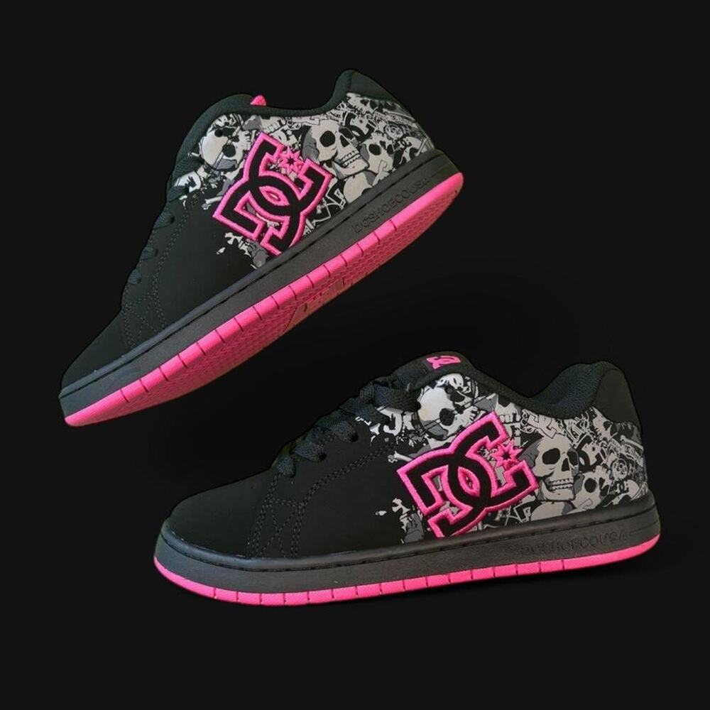 Dc shoes skull graphic shoes